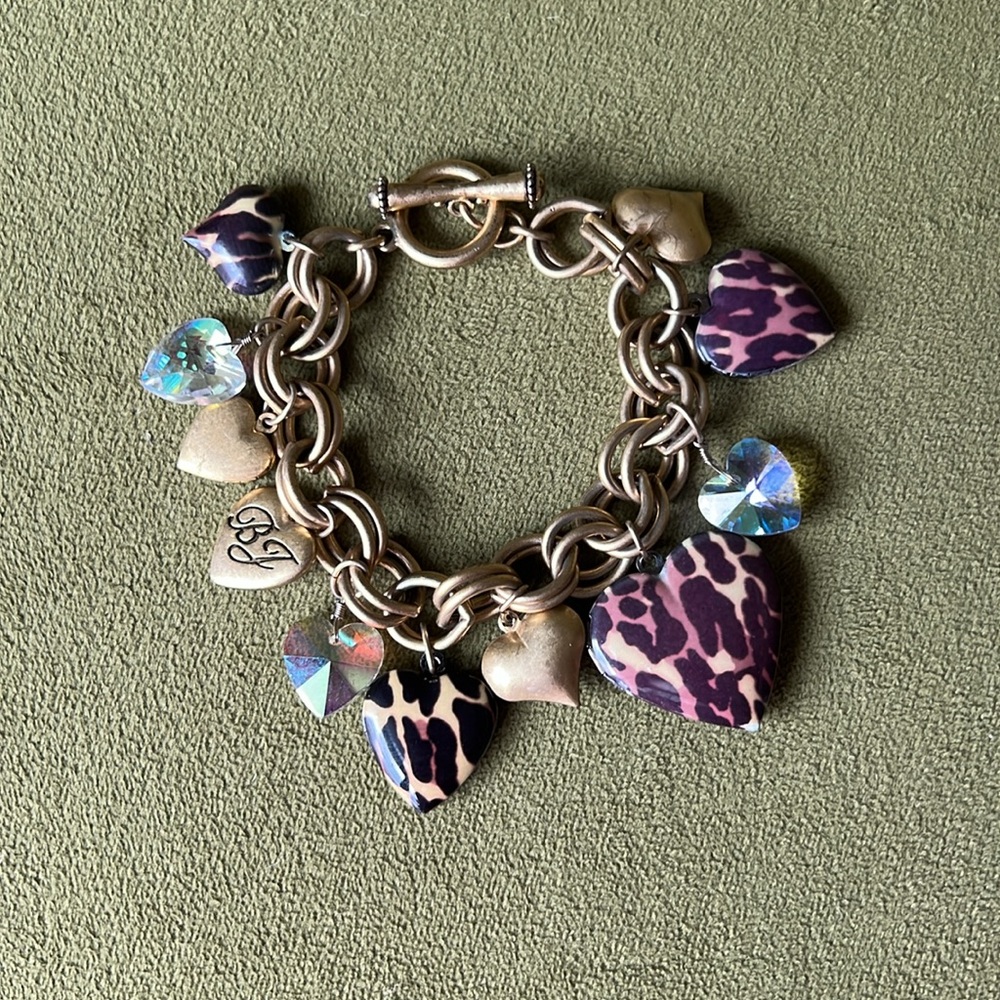 BETSEY JOHNSON - Gold Leopard Print Charm Bracelet
